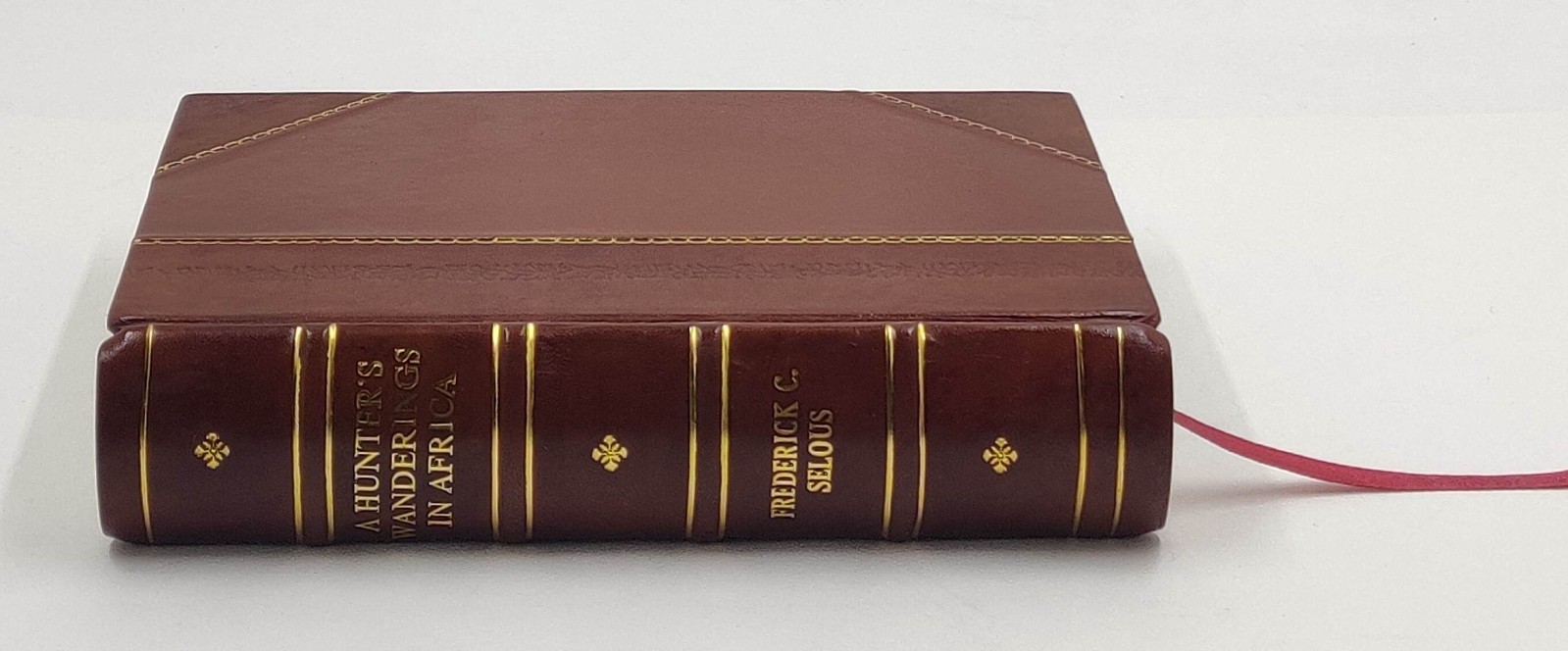 A hunter’s wanderings in Africa : being a narrative of nine ye [Leather Crafted]