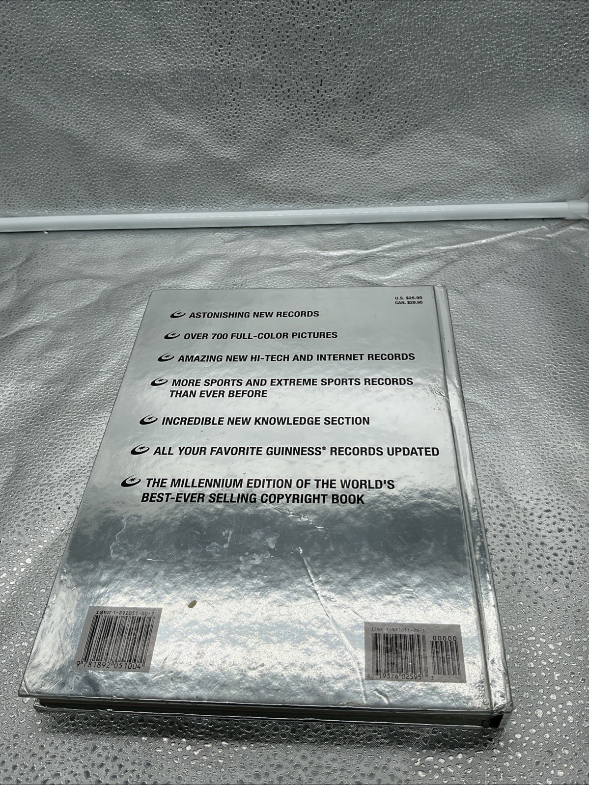 Vintage Guinness Book Of World Records 2000 Millennium Edition Silver Hard Cover