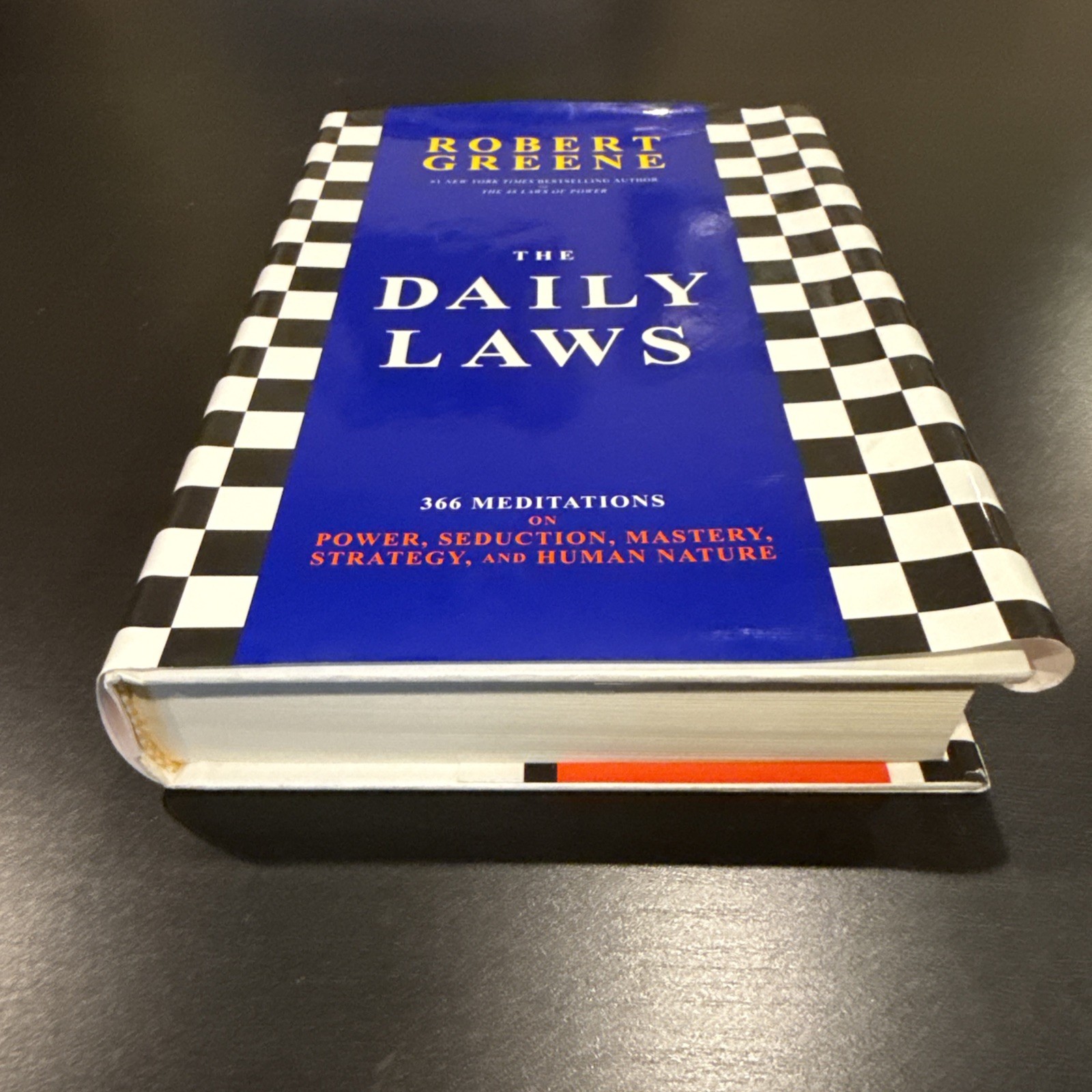 Robert Greene The Daily Laws Hardcover English: Power, Seduction, Strategy