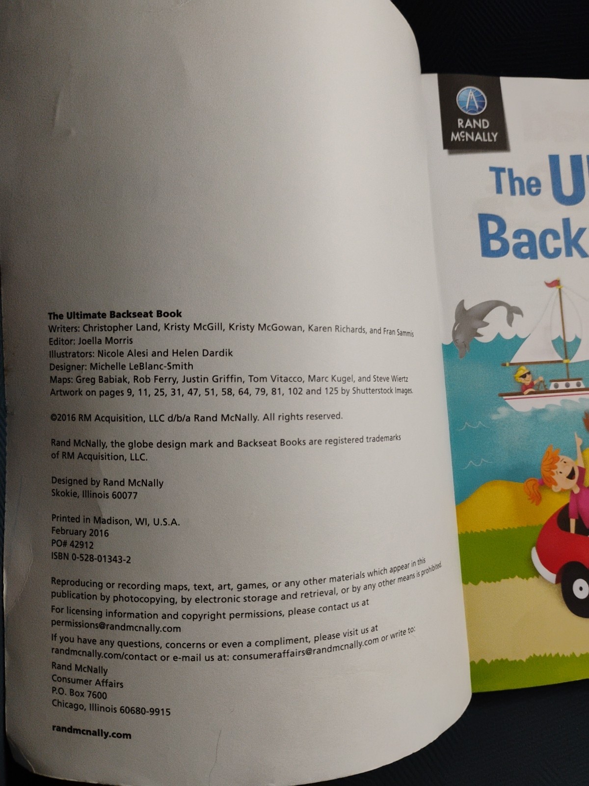 THE ULTIMATE BACKSEAT BOOK (2016) Hours of fun for kids on the road! 200+ Pages