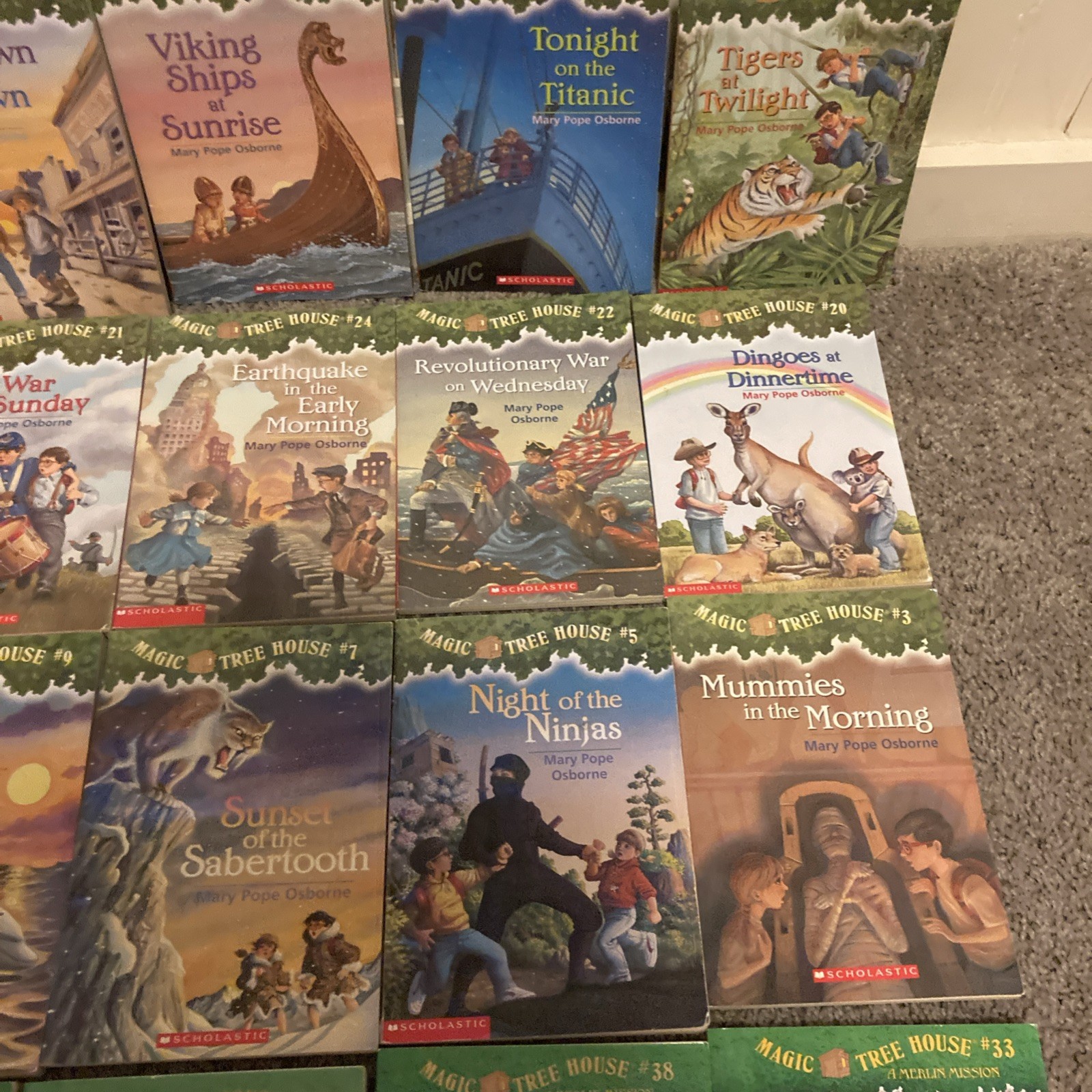 MAGIC TREEHOUSE Paperback Books by Mary Pope Osborne Lot of 45
