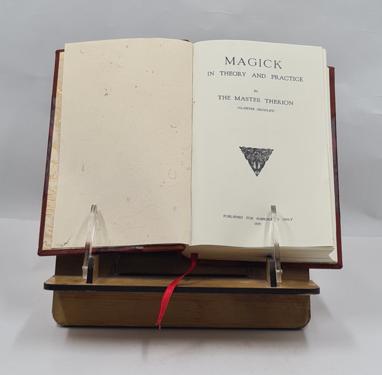 Magick In theory and practice 1929 [LEATHER BOUND]