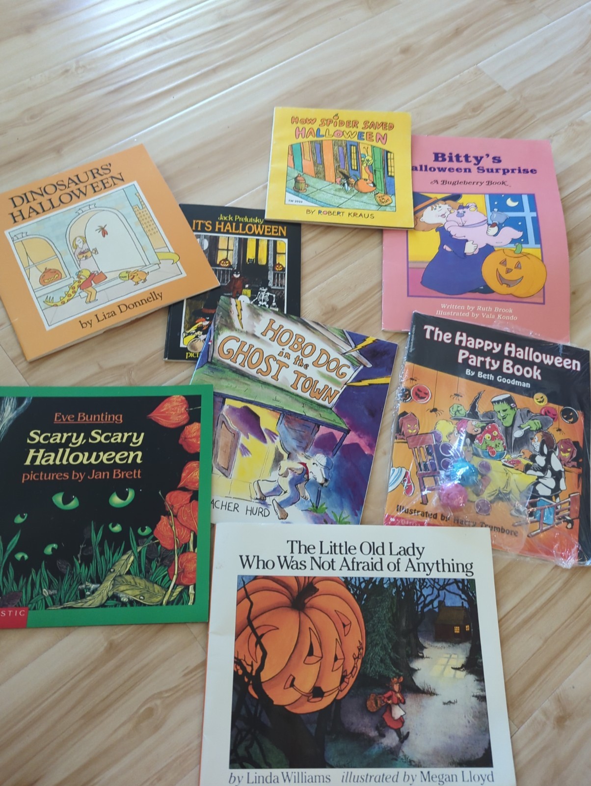 Scholastic Lot of 8 Illustrated Children’s Paperback Halloween Books Ages 4-8