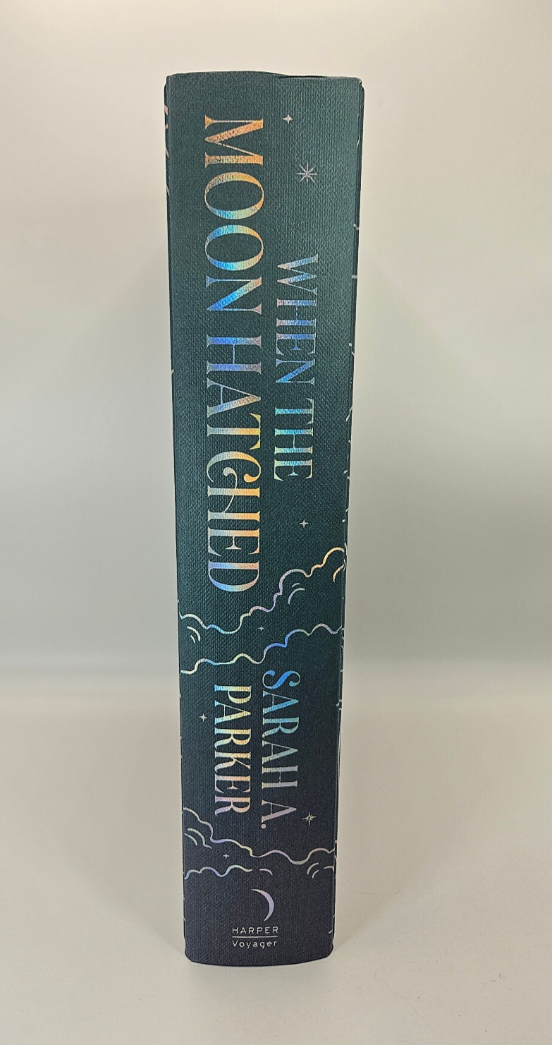 {Signed} When The Moon Hatched – Sarah A Parker {Fairyloot} + {Owlcrate Tote}