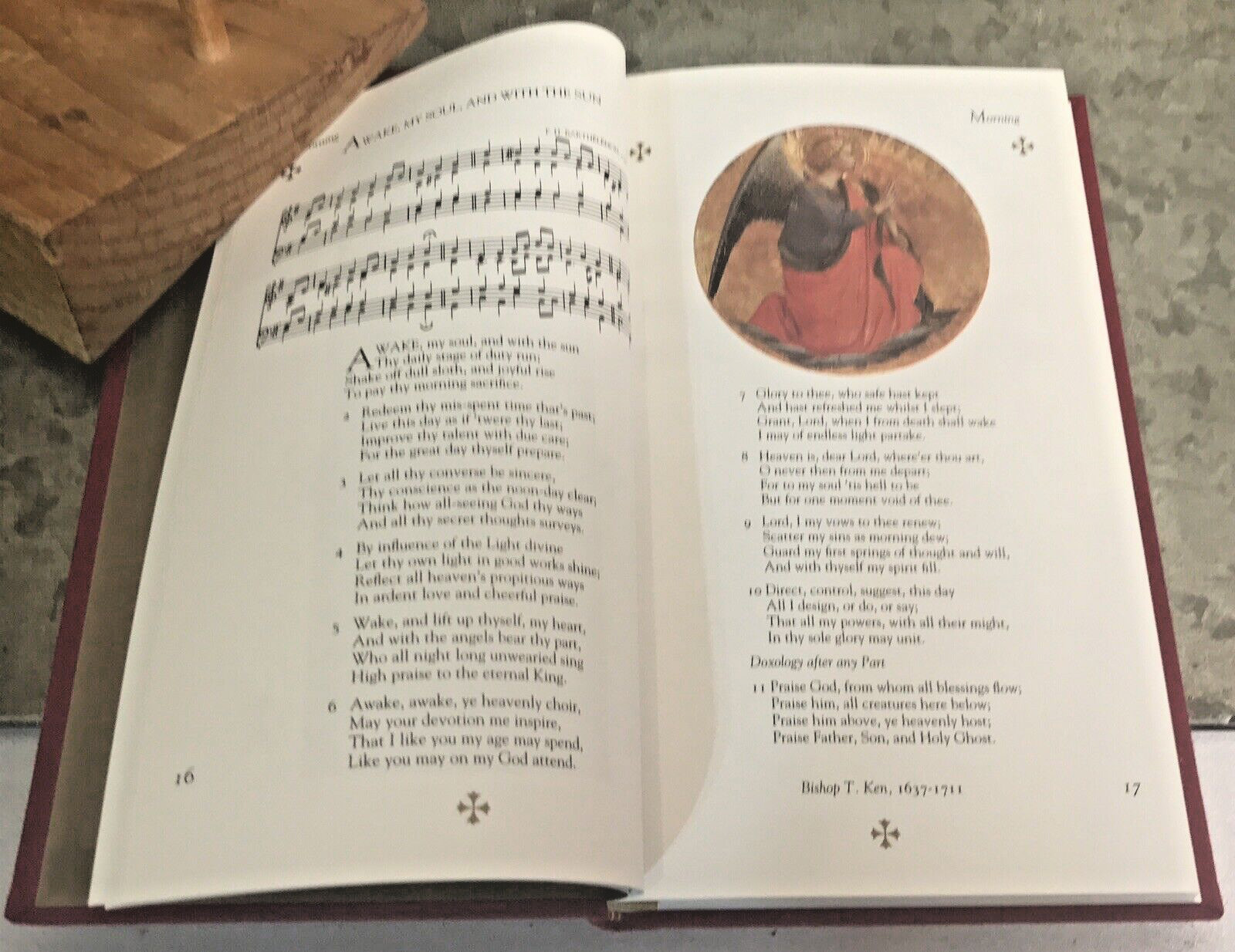 Traditional Hymns 1st by Ebury Press Printed Singapore Tien Wan Press HC LN Exc