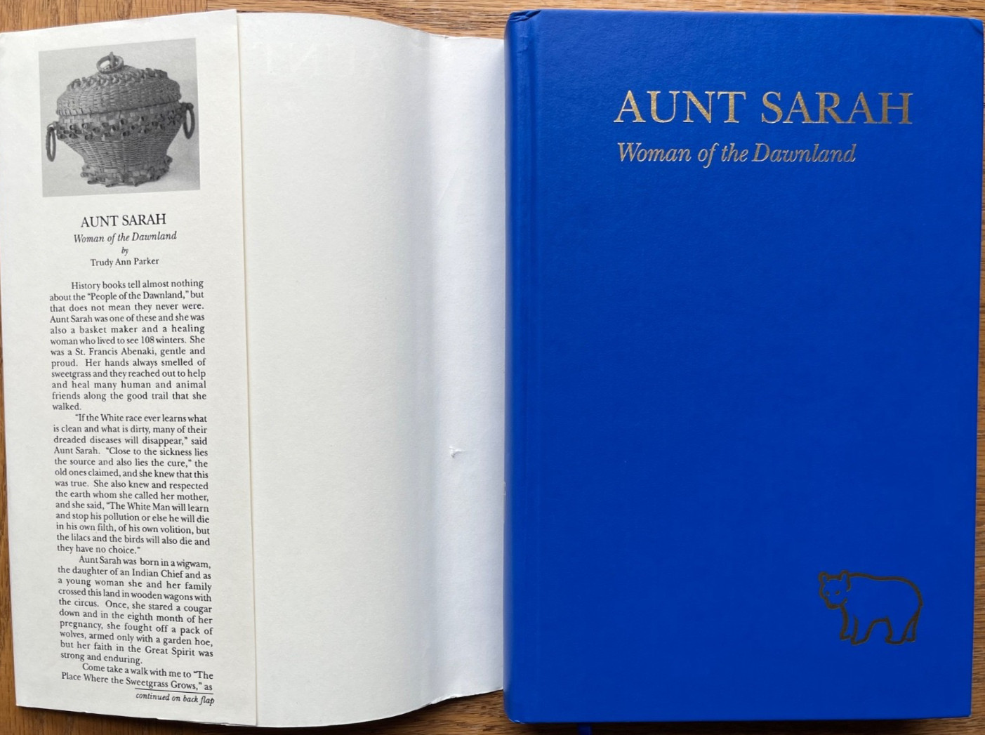 AUNT SARAH: WOMAN OF THE DAWNLAND. Trudy Ann Parker. SIGNED. 1994. VG HC/VG DJ.